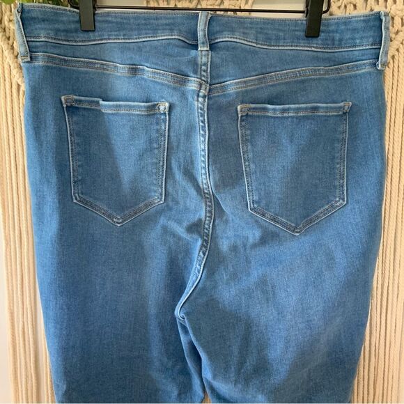 OLD NAVY Women’s Rockstar Extra High Rise Super Skinny Smooth Pockets Jeans 16 - Picture 5 of 12